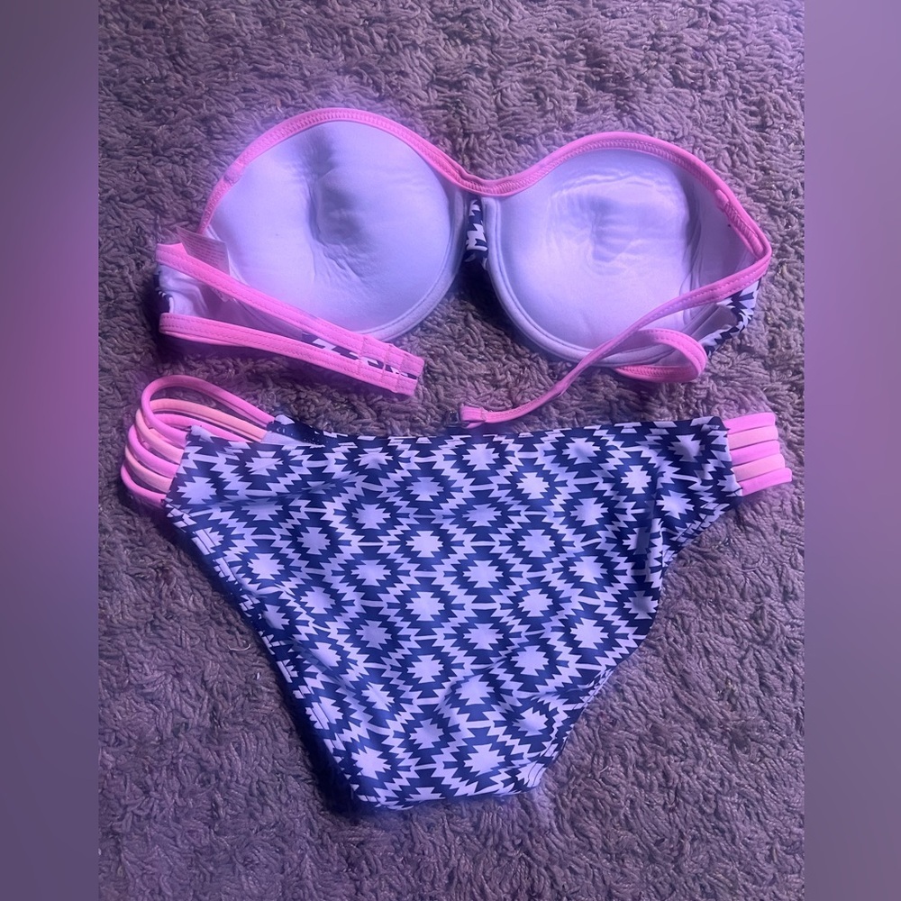 Xhilaration | great used bikini swimsuit. Strapless, art deco. Sz medium on both - Picture 12 of 15